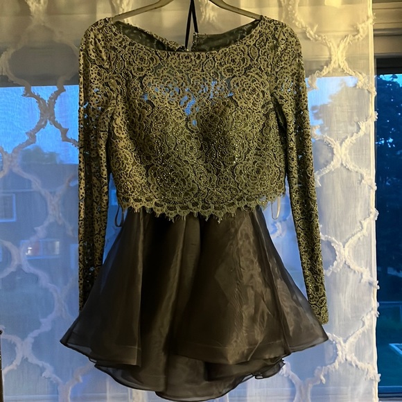 Splash Dresses & Skirts - Grey two peice set with backless top from Gipper Prom. Size 6.